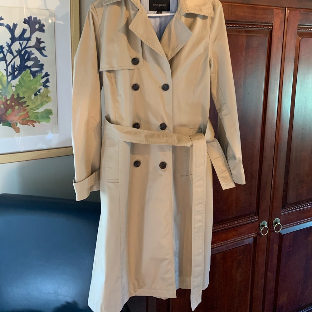 Classic beige trench coat Banana Republic size small